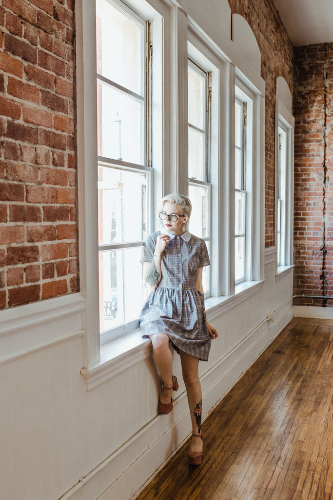 ACADEMY - Gray plaid cotton shirtdress with removable white collar and short sleeves